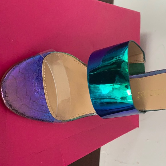 Clear iridescent shoe - Picture 1 of 3